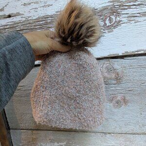Universal Thread Women’s Bouclé Lined Beanie Hat Faux Fur Pom Pom Off White OS
